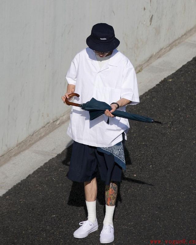 男士穿衬衫别大意，牢记这“两重点三穿法”