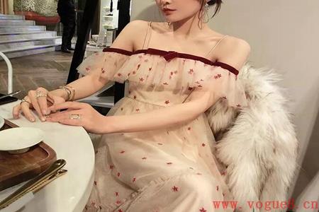 女人脸型适合哪类衣领？这5种常见穿搭服饰